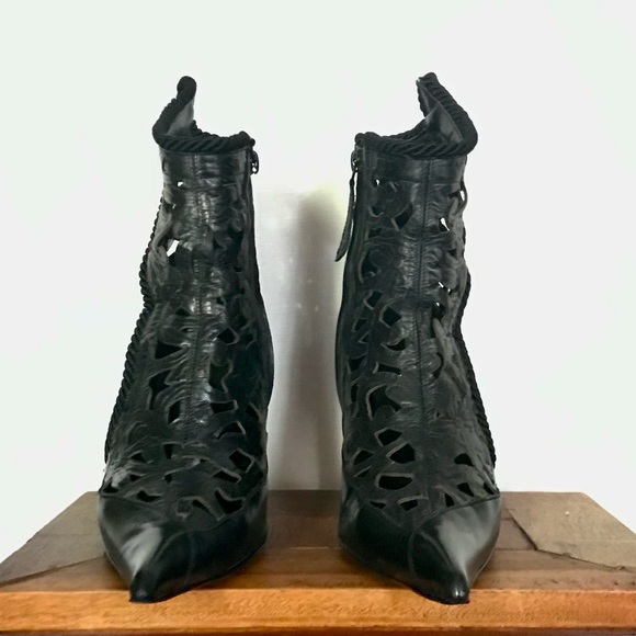 Vioini Vero Cuoio Ankle Black Leather Laser Cut Out Boots, Size 40, Italy - Picture 7 of 7